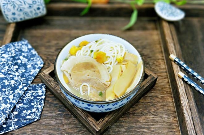 豚骨麻笋拉面