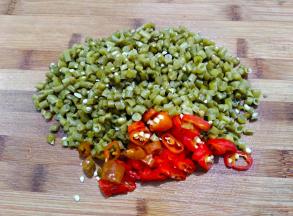 泡豇豆泡椒如图切好