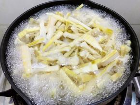 加水煮10来分钟后捞出沥干