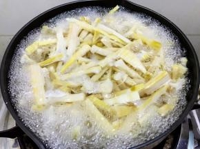 加水煮10来分钟后捞出沥干