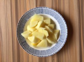 土豆去皮洗净切成滚刀块
