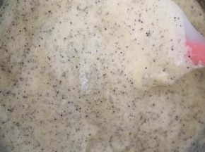 快速搅拌均匀，切不可过度搅拌，无干粉即可