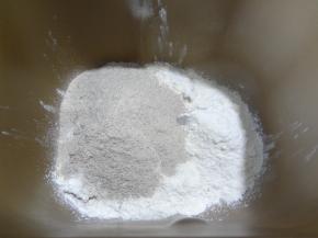 加入高粉，黑麦粉