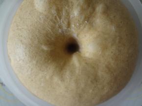 发酵到2倍大，手指粘粉戳孔洞口不回缩不塌陷就可以