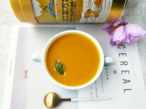 宝宝能吃一大碗。