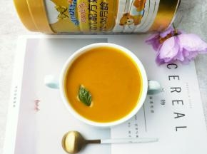 宝宝能吃一大碗。