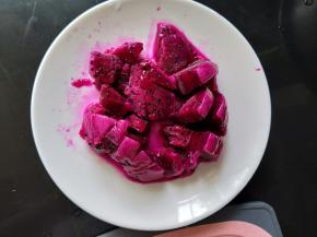 火龙果去皮切成块