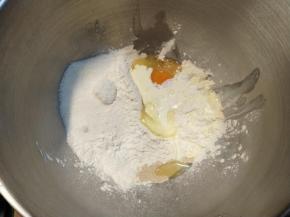 全部材料放入厨师机。