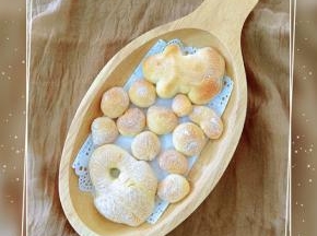 烤制完成直接倒出来放凉，接着再烤下一盘即可。