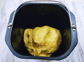 放入面包桶中。