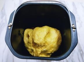 放入面包桶中。