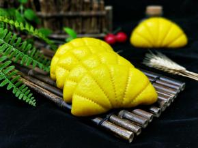 中间还可以夹上自己喜欢的菜。