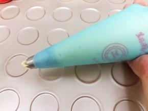 如果天气凉的话外面再套上一个硅胶裱花袋