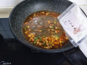 最后加入天然椰粉。再次烧沸关火。