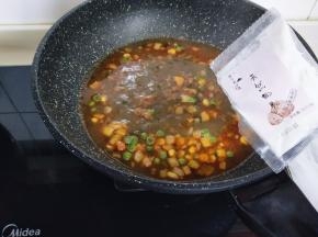 最后加入天然椰粉。再次烧沸关火。