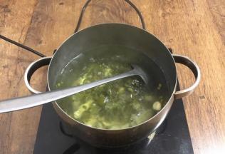 小火煮15分钟。