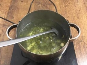 小火煮15分钟。