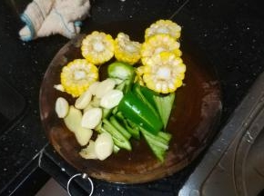 青椒、蒜、姜切好