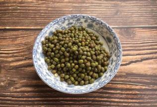 绿豆清热解毒。