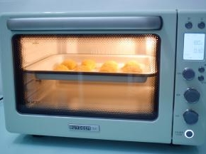 放入北鼎烤箱，选择空气炸功能，180度中层烤30分钟