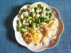 切好姜葱蒜备用