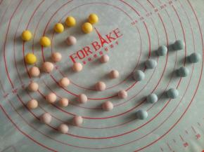 一个一个揉成小圆