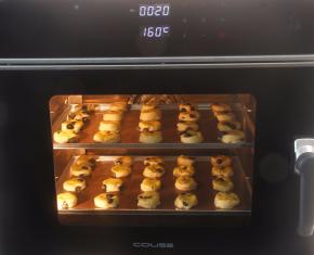 COUSS电烤箱CO-960S，提前160度预热好，预热完成提示音响后2层烤盘间隔放入，烘烤约20分钟即可。