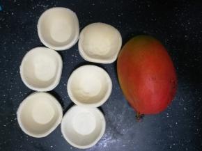 准备好芒果和蛋挞皮