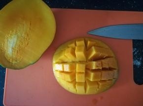 切开，划芒果