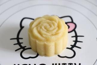 一个美美的绿豆糕就完成了。