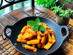 香喷喷的黄金南瓜条出炉啰！