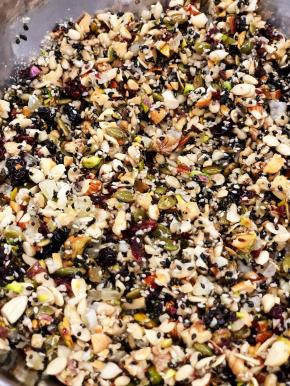 加入熟的花生油拌匀