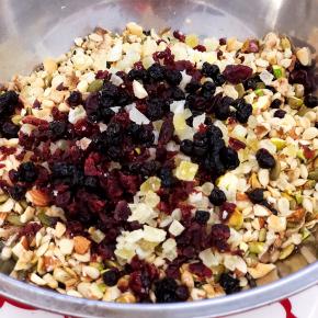 把所有果仁、干果混合