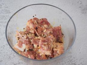 抓匀腌制半小时