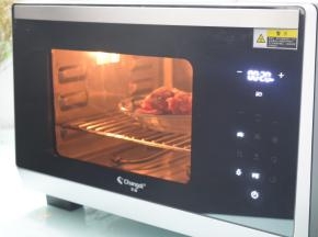 再放入长帝蒸烤箱中，烤箱的水箱记得装满水，然后启动“纯蒸”功能，温度为110度，时间为20分钟