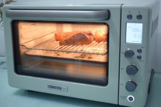 再放回烤箱烤完余下的时间，烤好晾凉切小块即可