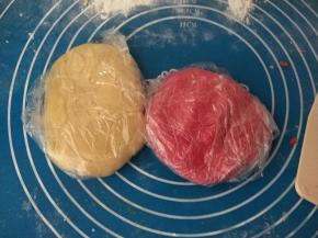 两块面团包好后一起醒面梳理半小时。