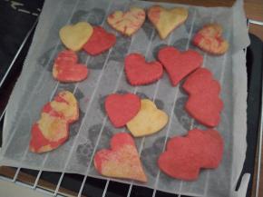 取出烤箱，转移到晾晒网上放凉即可包装了。