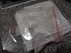 准备一个密封袋。