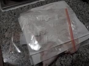 准备一个密封袋。