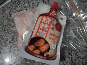 准备一款自己喜欢的调料，这个比较随意，根据个人口味选择即可。