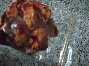 挤出空气，封口。