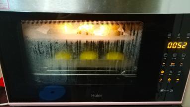 完成整形后，放入烤箱发酵40度1小时