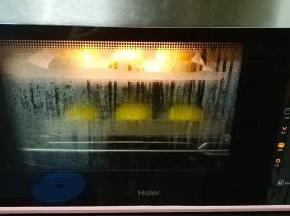 完成整形后，放入烤箱发酵40度1小时