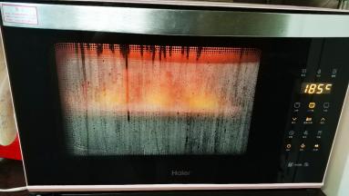 二次发酵好后，拿一盘出来，另一盘留在烤箱里，中层185度20分钟