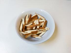 五香干清洗一下切成条