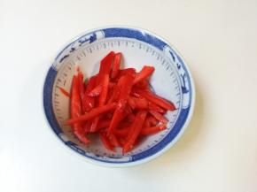 花椒去籽切成条