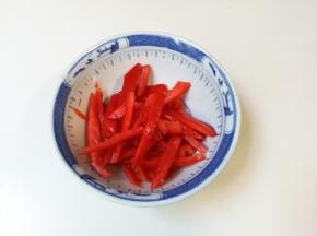 花椒去籽切成条