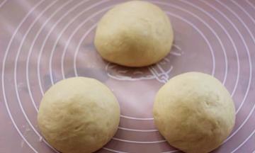 分别把面团搓圆，静置20分钟