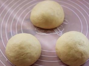 分别把面团搓圆，静置20分钟